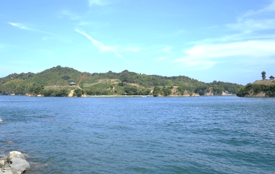 写真2-1-2　能島（左）と鯛崎島