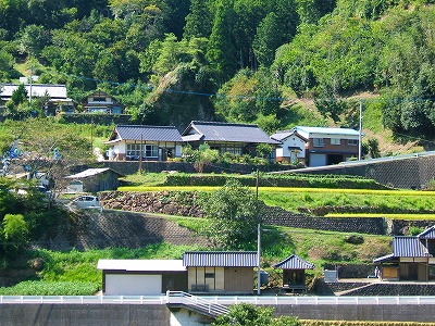 写真3-3-4　西予市城川町のヘヤとオモヤ