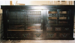 使いこまれた水屋