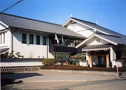 砥部焼伝統産業会館