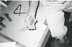 写真3-1-30　手革（針当て）と畳針