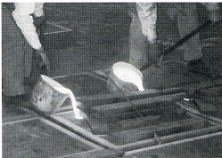 写真4-1-10　溶湯の注入