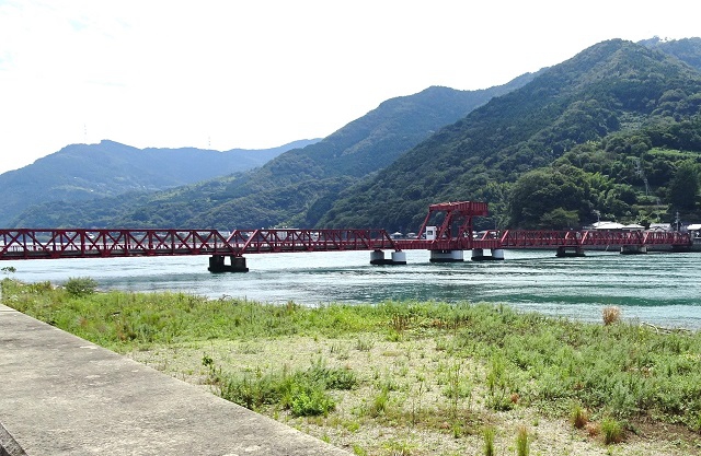 写真3-1-7　長浜大橋