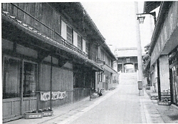 写真1-2-8　権自在寺山門前のかつての宿