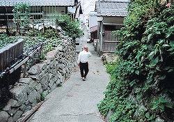 水の運搬に苦労した坂