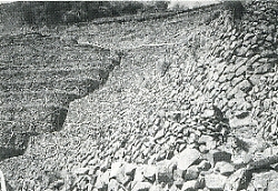 写真4-1-20　段畑の石積み