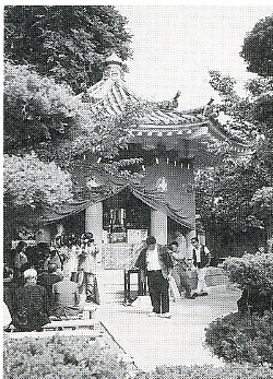 写真2-3-16　鍵谷祭での慰霊祭