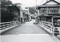 写真3-1-7　日吉村の中心、下鍵山の家並み