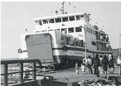 写真1-2-23　中島町と松山市を結ぶフェリー船（第二ななしま丸）