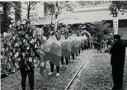 写真1-1-39　窪野の八つ鹿踊り