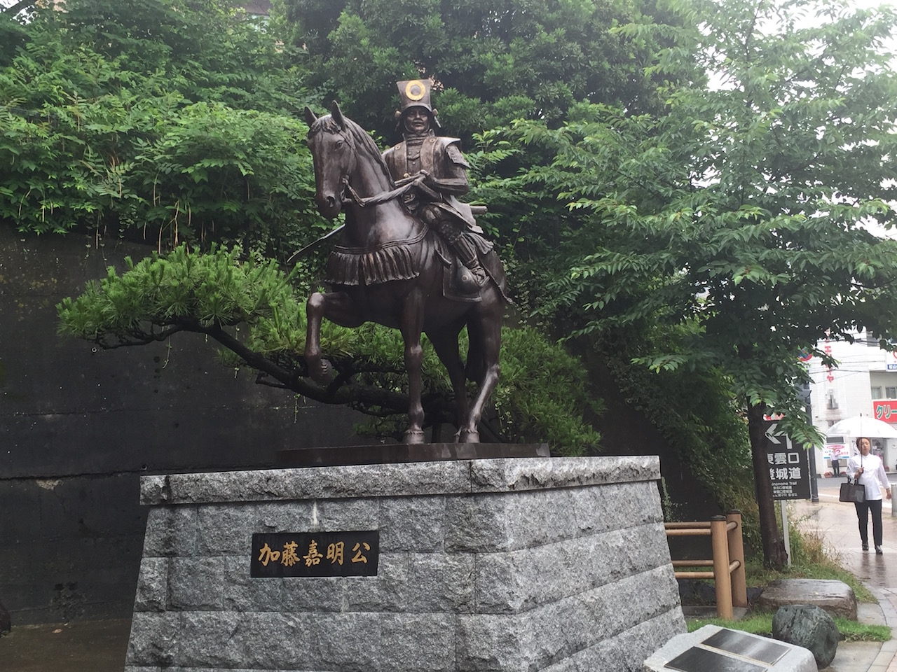 ①松山城前の銅像
